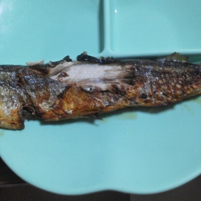 あまりに美味しそうで食べかけでごめんなさいm(_ _)m
魚焼きグリルがなくて焼き魚はあきらめていましたが、フライパンできれいに焼けました☆ごちそうさまでした(